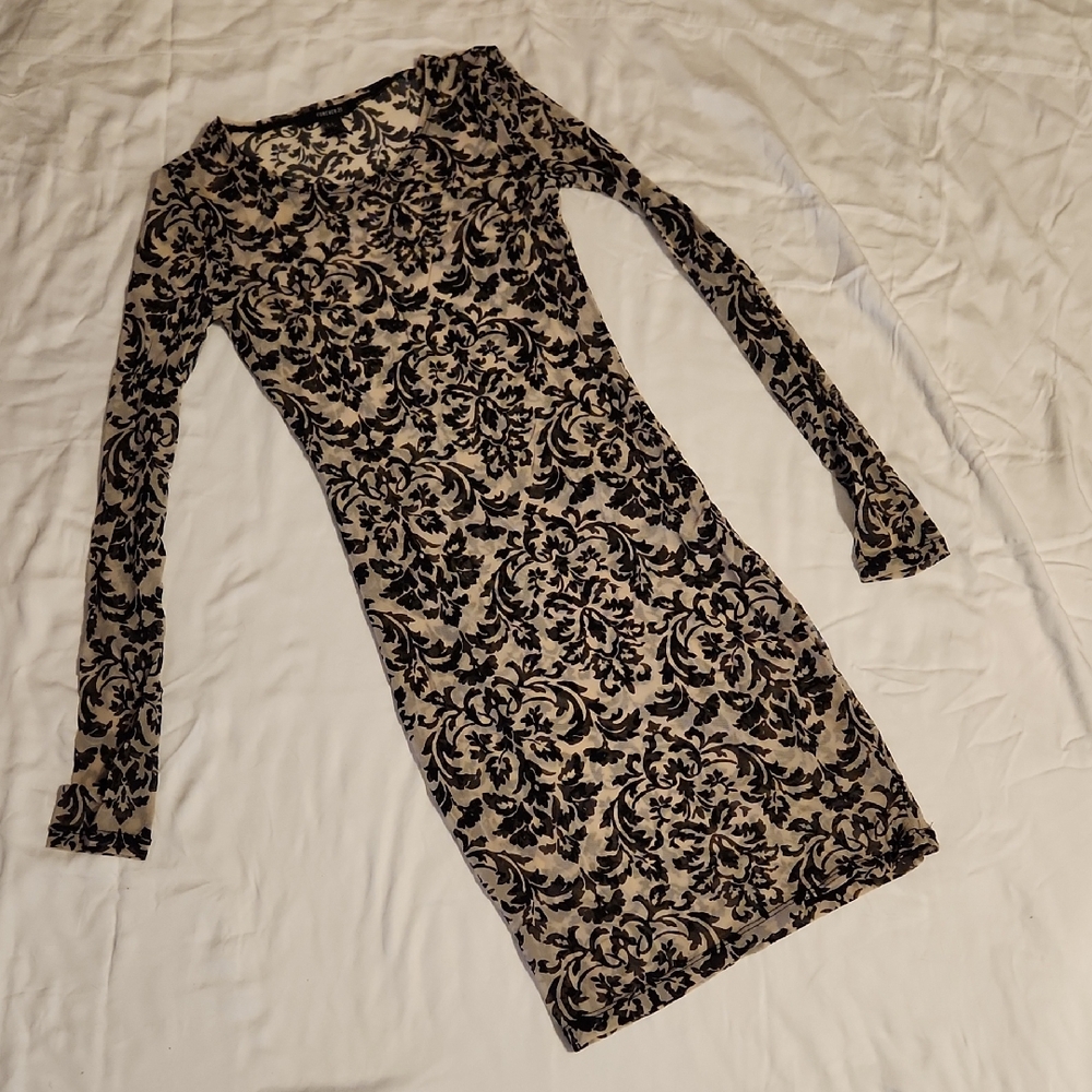 Forever 21 Black and Cream Long Sleeve Dress